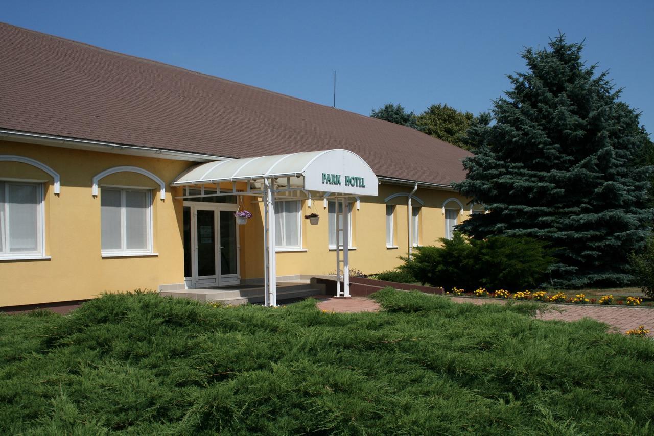 Park Hotel Es Rendezveny Centrum Bábolna Zewnętrze zdjęcie